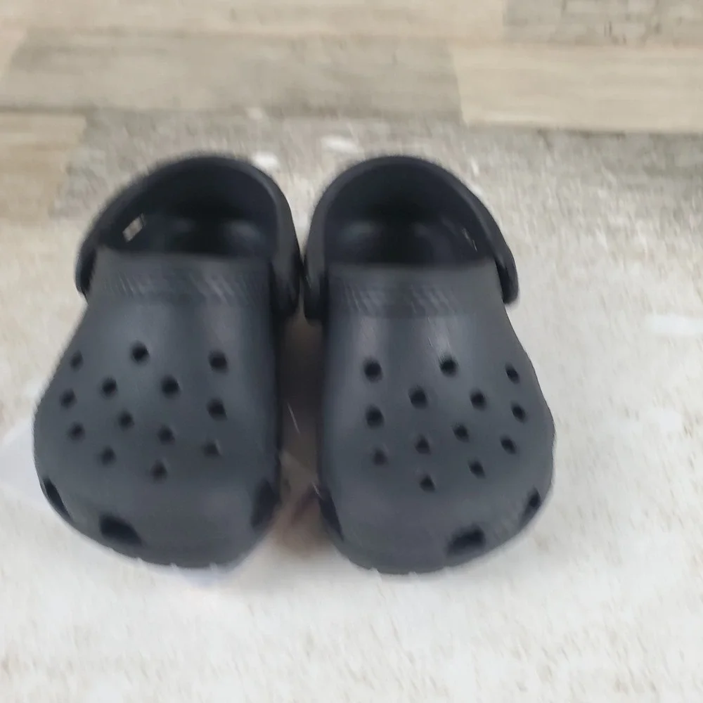 Crocs Classic Clogs Kids Sz 5 C5 Black Ankle Strap Round Toe Slip-On Shoes